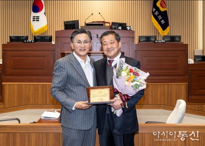 이형식 경북도의원, 2024 정명 의정대상 수상