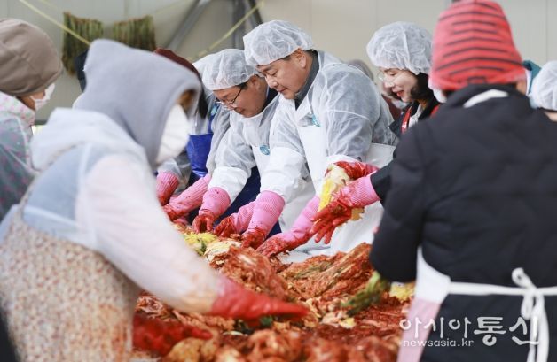 전주-완주 사회복지사가 함께하는‘사랑의 김장 나눔’행사 개최