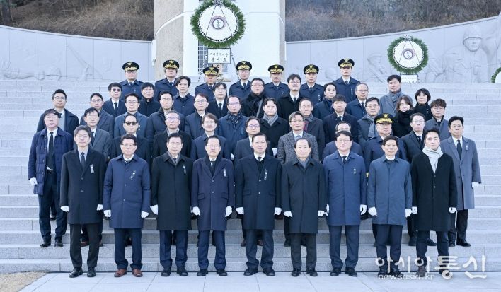 홍준표 대구광역시장, 2025 충혼탑 신년 참배