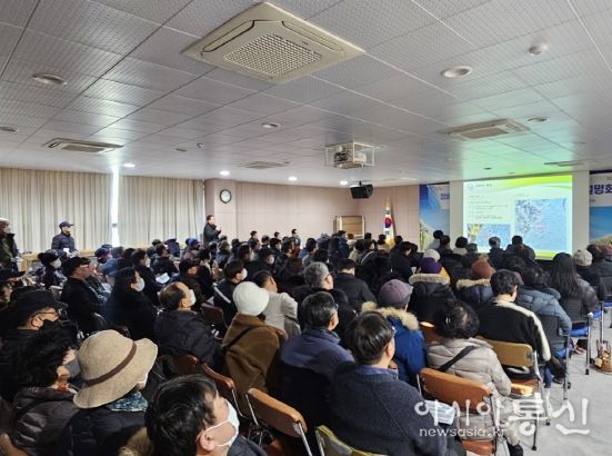 포항시는 8일 죽도동 행정복지센터에서 ‘죽도5구역 재개발사업’ 정비구역 지정 및 정비계획 결정을 위한 주민설명회를 개최했다.