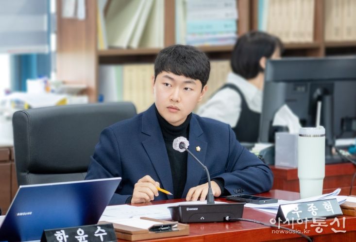 (사진설명) 우종혁 의원이 질의에 답변하고 있다.