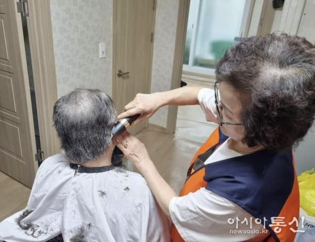 수원시 영통구 망포2동 지역사회보장협의체, 이미용 봉사로 재능 기부 실천