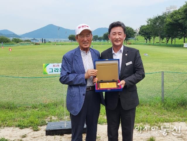 임달희 공주시의장, 공주시 그라운드골프협회 감사패 수상
