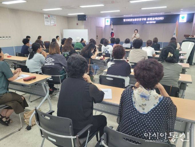 산청군, 딸기여성농업인연구회 과제교육 실시 우량모종 생산 기술 등