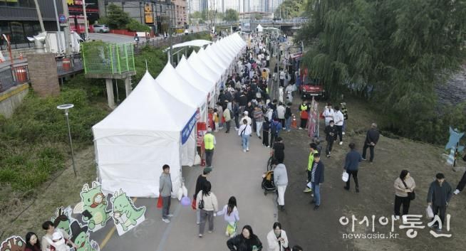 25일 신갈오거리 일원에서 열린 '2025 신갈오거리 도시재생 거리예술축제' 현장
