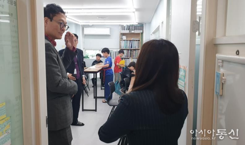 강북교육지원청 박상걸 행정지원국장이 27일 써니영어학원에서 특별 정기 지도점검을 했다