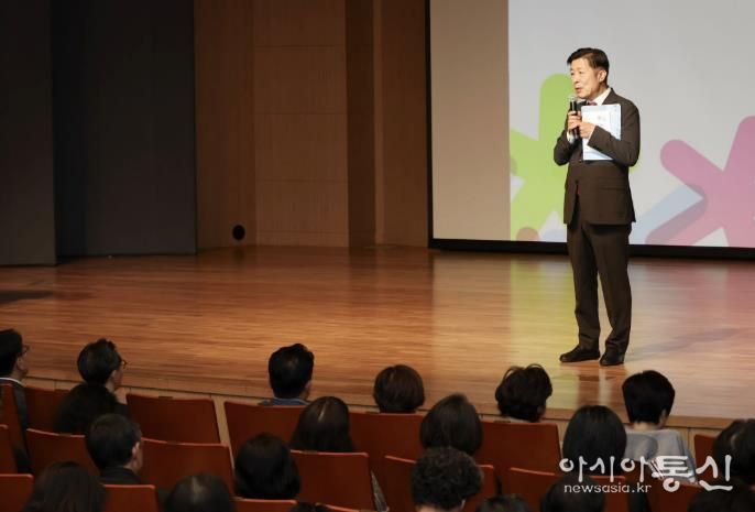 전성수 서초구청장이 23일 14시 심산기념문화센터에서 열린 구민 맞춤형 세무설명회에서 인사말씀하고 있다.