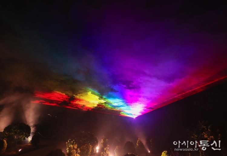 위로는 무지개, 아래로는 안개가 어우러진 무지개·밤이슬 구간 전경