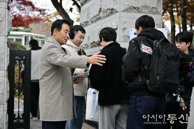 백영현 포천시장, 수험생 응원 위해 동남고 방문해 격려