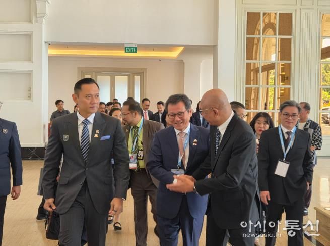 인도네시아 국제 교통 정상회의 (3)인도네시아 장관-시장님-인도네시아 ITS대표