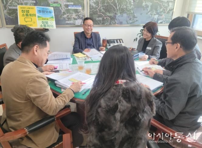 교통건설국 간부공무원들이 청렴소통회의를 하는 모습
