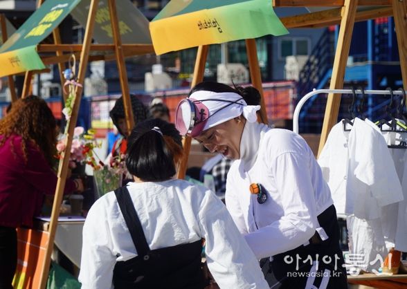 거제시 장승포 수변공원에서 열린‘호호피크닉’성황리 종료 지역상권과 로컬푸드를 잇는‘소풍같은 행사’로 호응