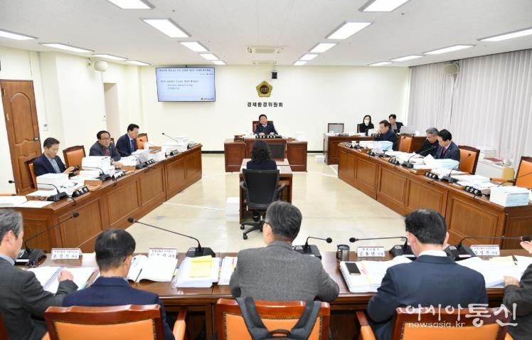 경상남도의회 경제환경위원회, 내년 예산안 심사… 정책 효과·재정 건전성 점검 강화