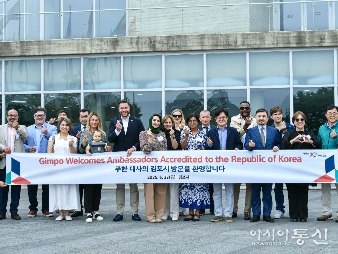 10개국 주한대사들과 배우자 등이 올해 6월 김포 애기봉을 찾았고, 김병수 시장은 주한 대사들과 애기봉평화생태공원에서 국제교류에 대해 논했다.