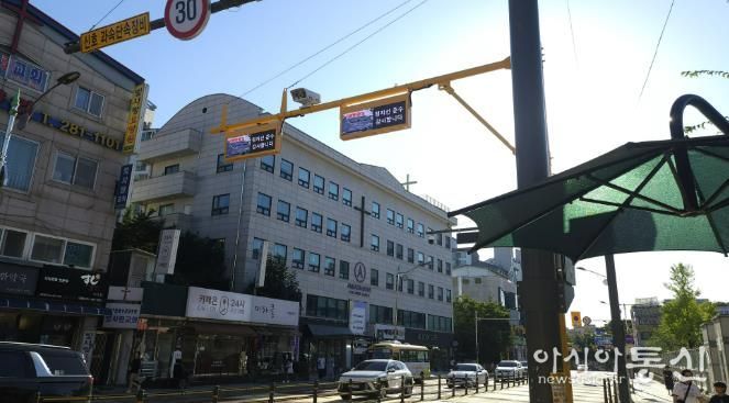기흥구는 어린이보호구역 내에 ‘정지선 위반 알리미’와 ‘우회전 감응 시스템’을 도입했다