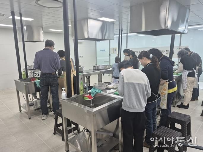 파주시 운정보건소, ‘한방차 만들기’ 주민들 큰 호응