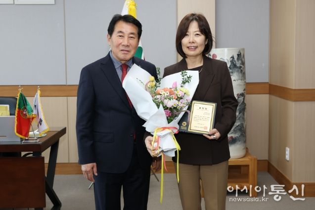 한국필립모리스(주) 윤희경 대표이사, 도지사 표창 수상