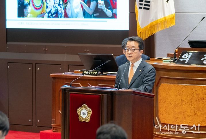 강남구의회 윤석민 의원이 제331회 제2차 정례회(제3차 본회의)에서 5분 자유발언을 하고 있다.
