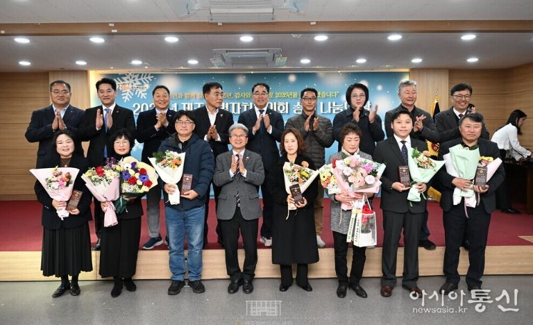 2025 의회 송년 나눔의 날 행사 농수축경제위원회 추천 유공자 시상