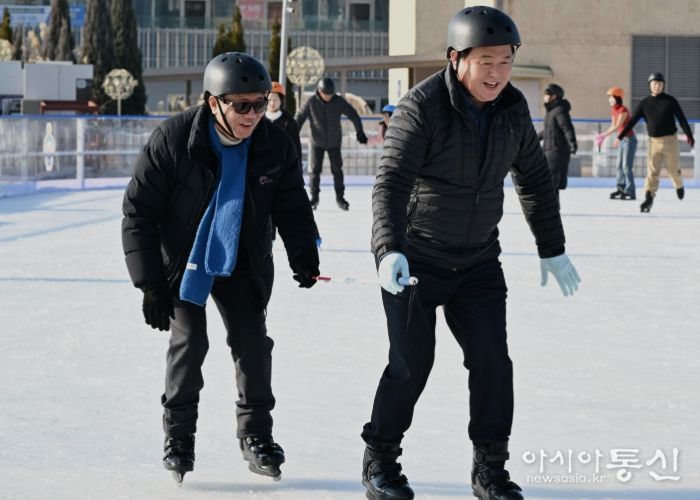 임병택 시흥시장, 시각장애인협회장과 거북섬 스케이트장 방문