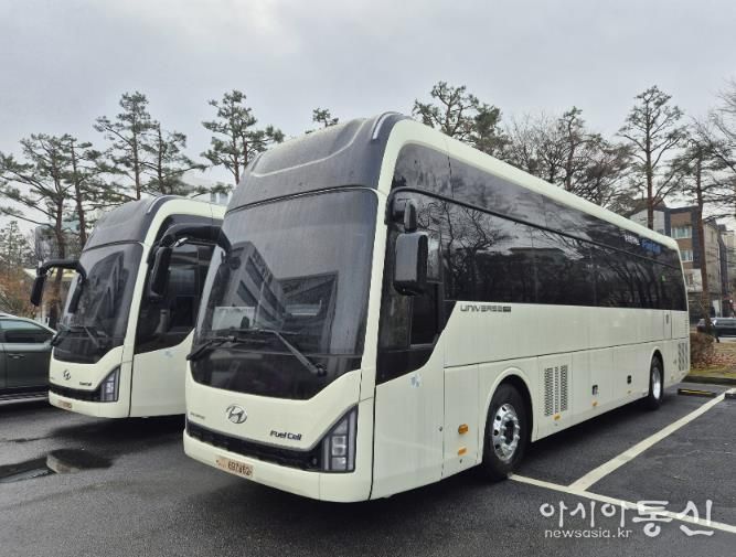 성남시가 새로 도입한 공무용 수소전기버스 차량 모습