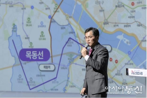 ‘2026년 신년인사회’에서 주요 정책을 발표중인 이기재 양천구청장