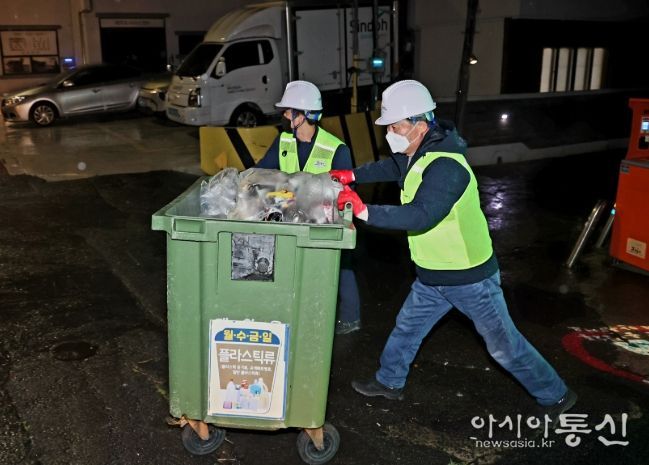 김완근 제주시장, 용담2동서 환경미화 활동