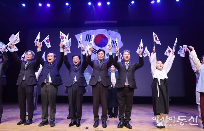 부천시는 3월 1일 시청 어울마당에서 ‘제107주년 3·1절 기념식’을 열었다.