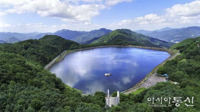 백두산 천지 가평 호명호수… 봄철 기지개 '재개장'
